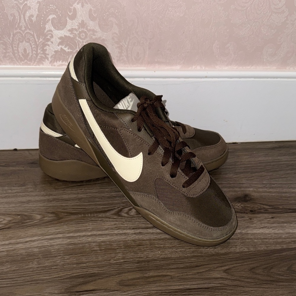 Nike Men's Dark Brown Sneakers